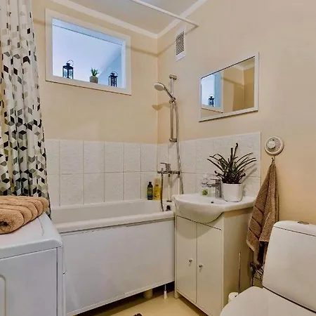Sunny With Wall-to-wall Desk &tram At Door