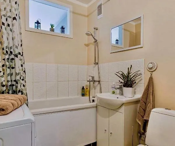 Sunny Apartment, 7 Min With Tram To The Old Town