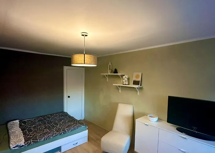 Sunny Apartment, 7 Min With Tram To The Old Town Tallin