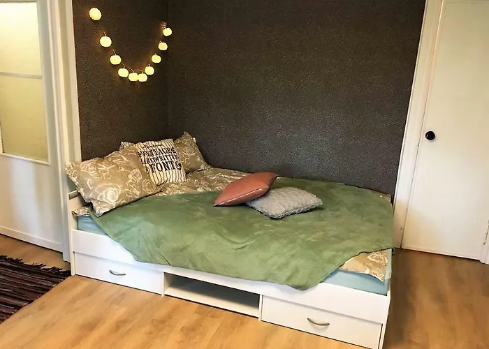 Apartamento Sunny Apartment, 7 Min With Tram To The Old Town Tallin