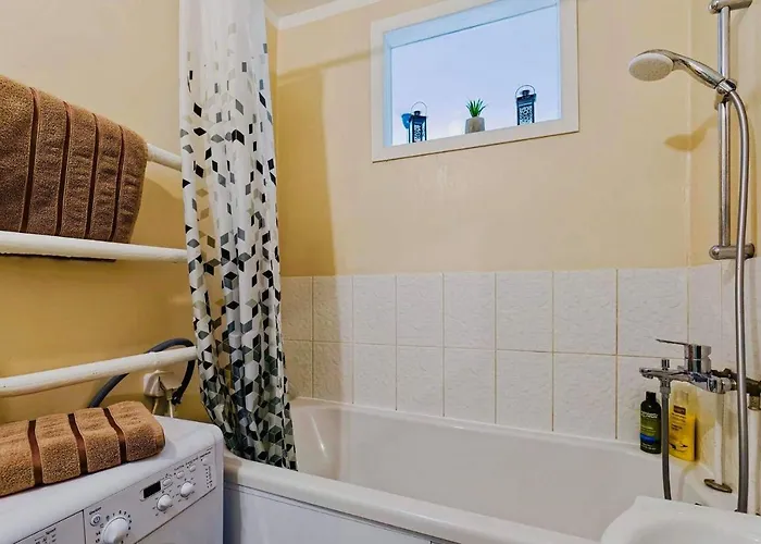 アパート Sunny Apartment, 7 Min With Tram To The Old Town