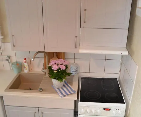 Sunny Apartment, 7 Min With Tram To The Old Town タリン